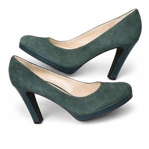 Franco Sarto Olive Green Suede Pumps Heels Size 9.5  Elegant Classic, Worn Once